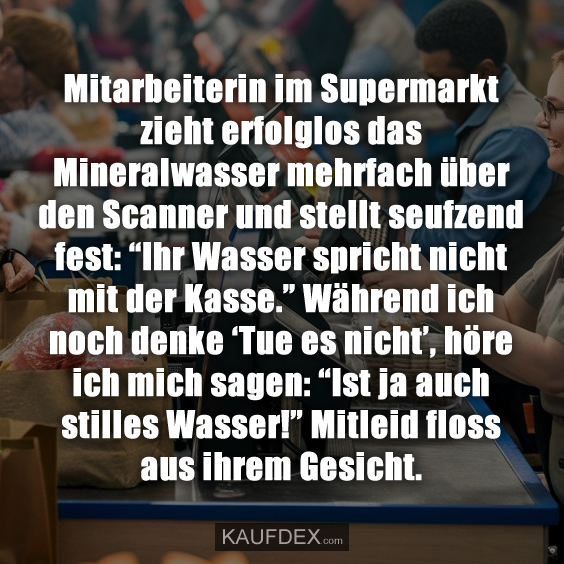 Mitarbeiterin im Supermarkt zieht erfolglos das…